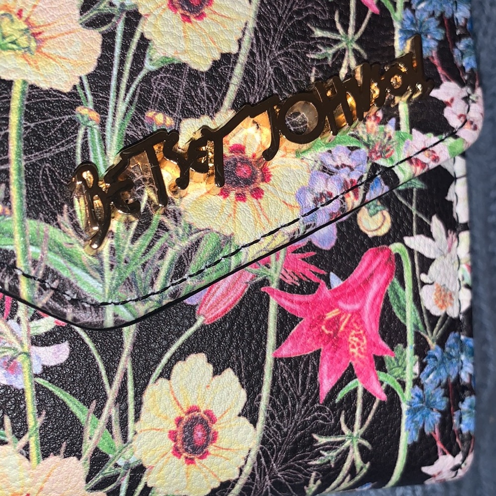 Spring Flowers!! New! Betsey Johnson Beautiful Garden Wallet View 2